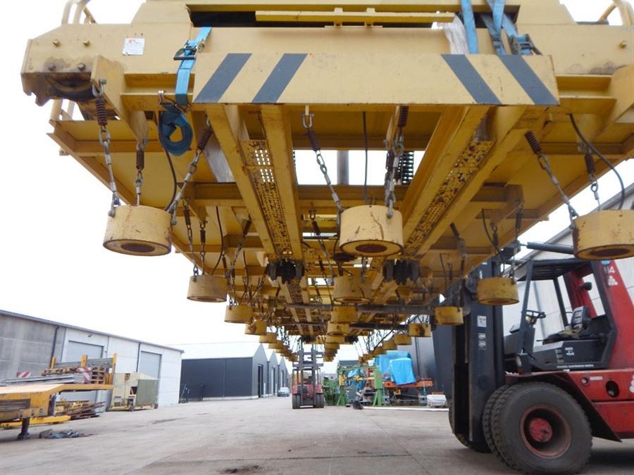 Fimec crane with magnetic plate hoist, 15 ton