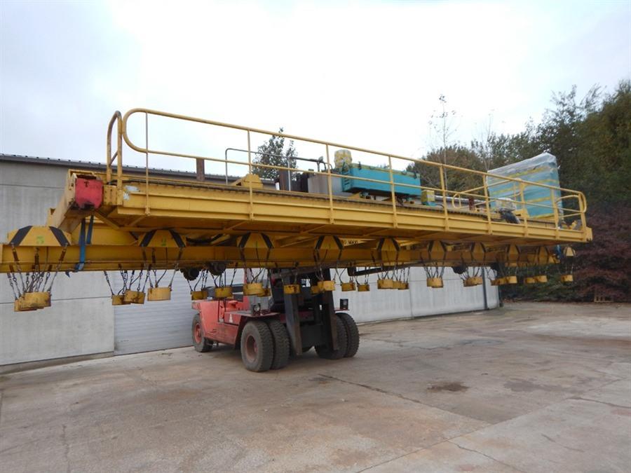 Fimec crane with magnetic plate hoist, 15 ton