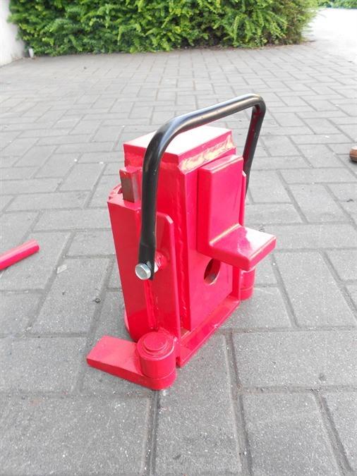 Heavy duty jack, for lifting machines 8 ton