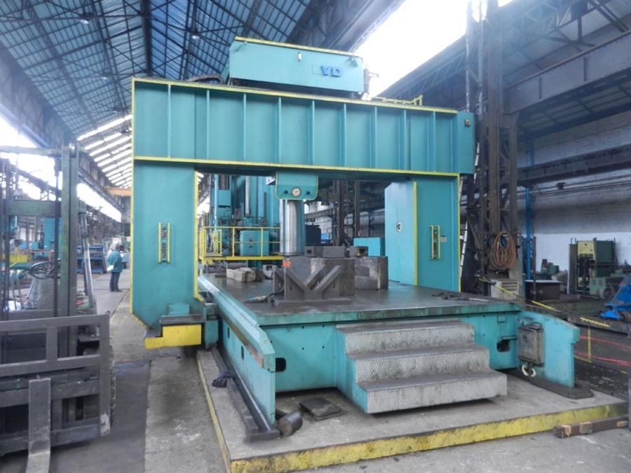 LVD mobile straightening press, 400 ton