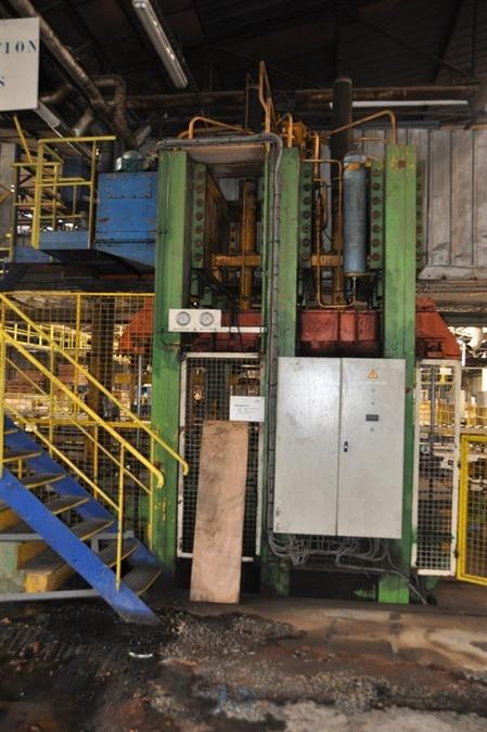 Becker panel press, 650 ton