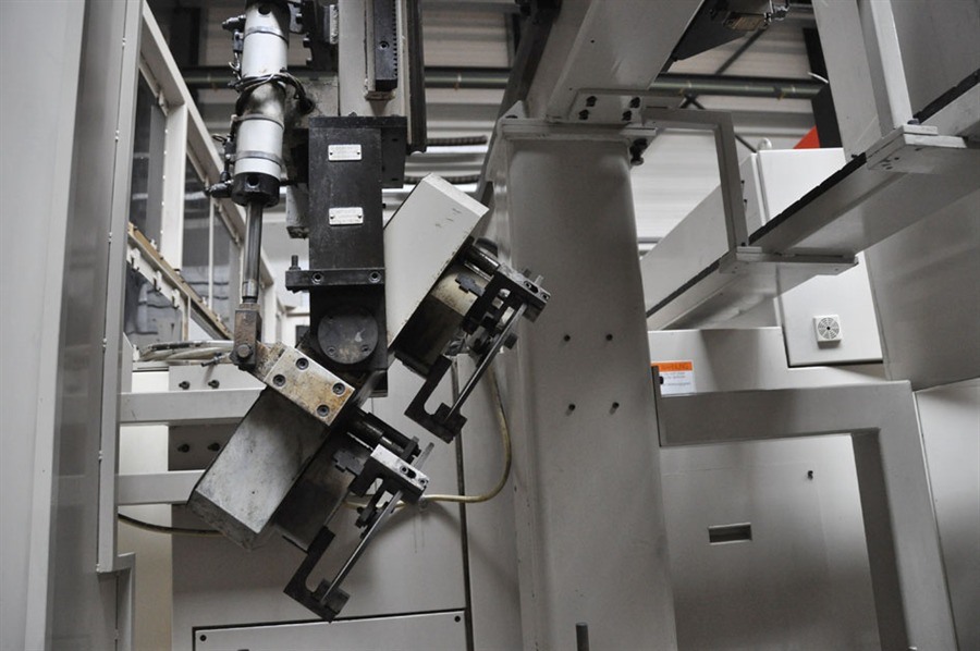 Okuma 2SP-30H, Twin Spindle CNC + gantry robot