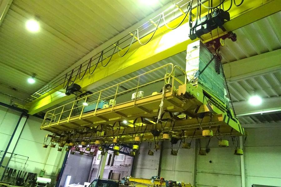 Fimec crane with magnetic plate hoist, 15 ton