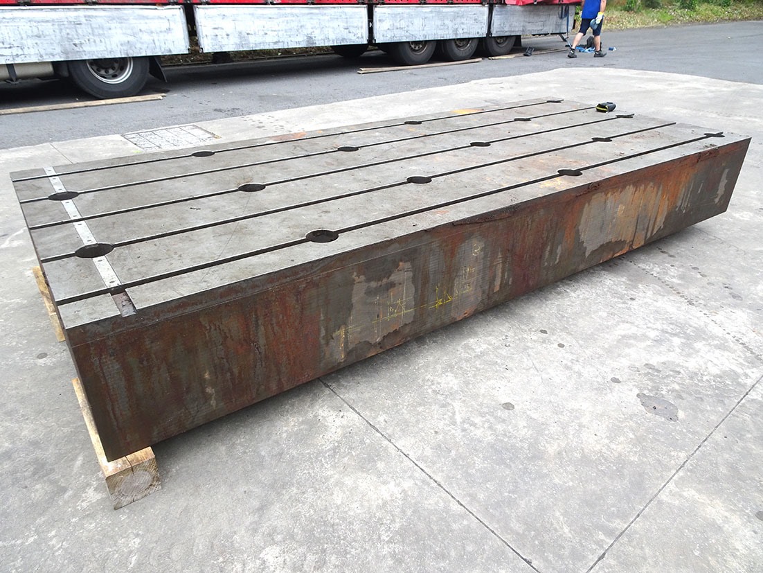 T-slot Table, 3900 x 1600 x 500 mm