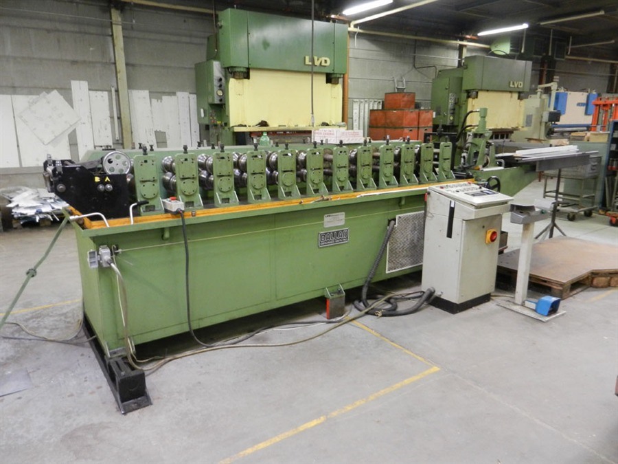 Dimeco decoil./ straight, LVD punchpress + rollforming