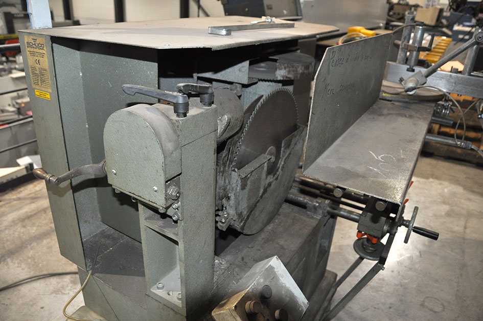 Schüco, notching saw