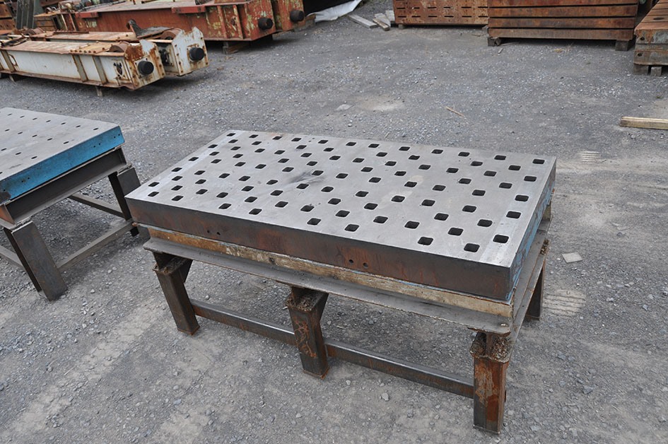 Table, 2000 x 910 x 160 mm