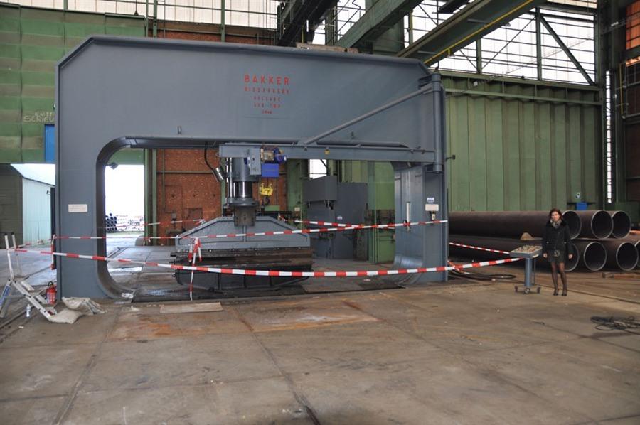 Bakker 500 ton, Dish end forming press