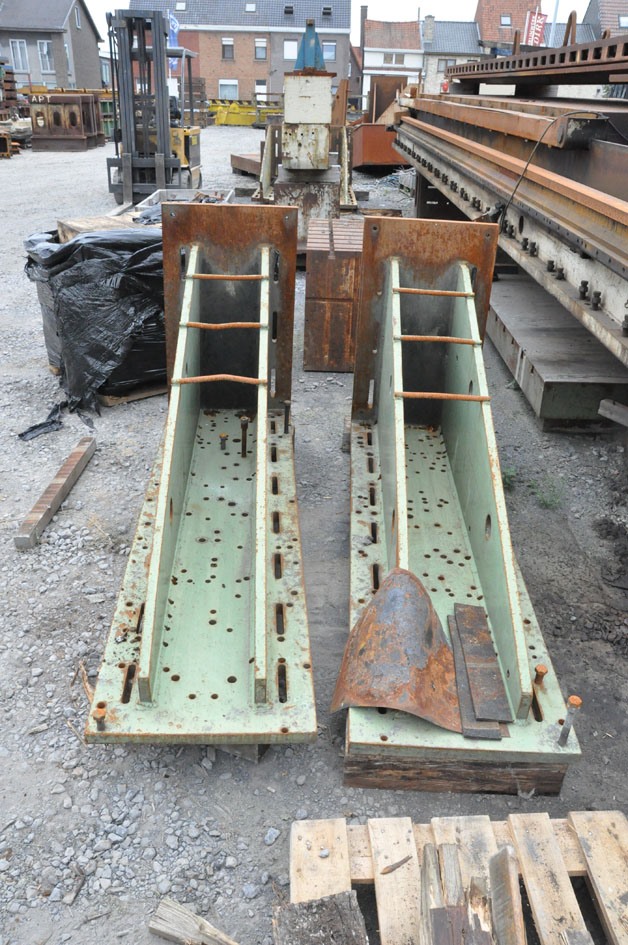 Clamping bracket, 2090