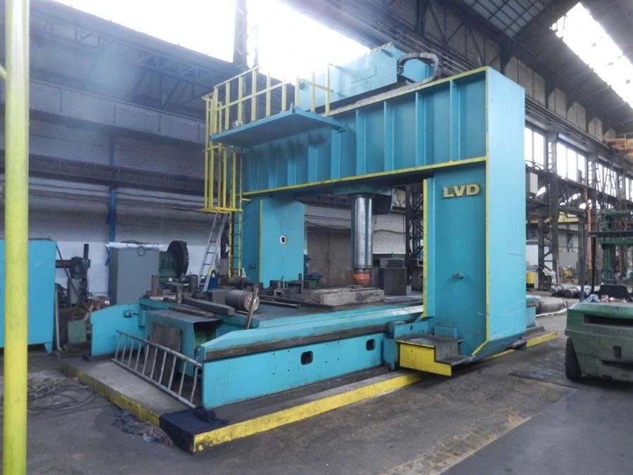 LVD mobile straightening press, 400 ton