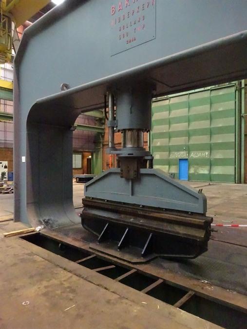 Bakker 500 ton, Dish end forming press