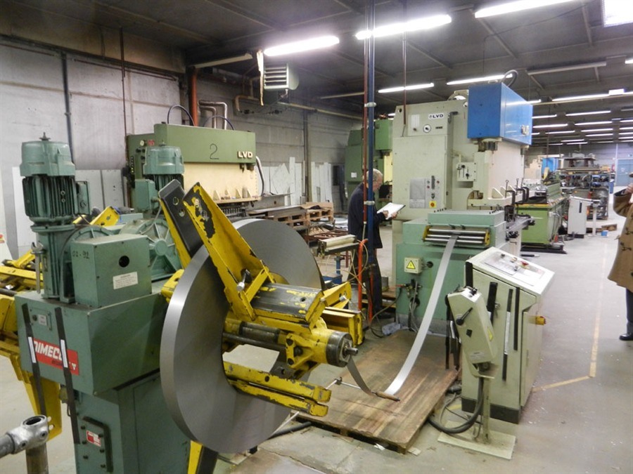 Dimeco decoil./ straight, LVD punchpress + rollforming