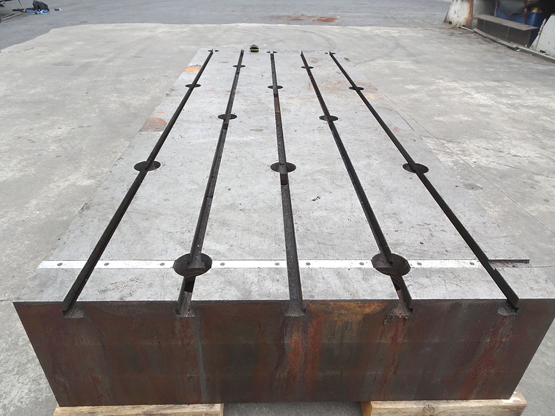 T-slot Table, 3900 x 1600 x 500 mm