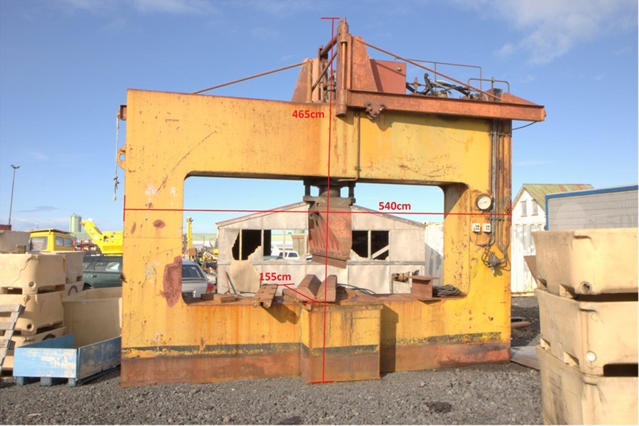 Bauer 400 ton, Dish end forming press