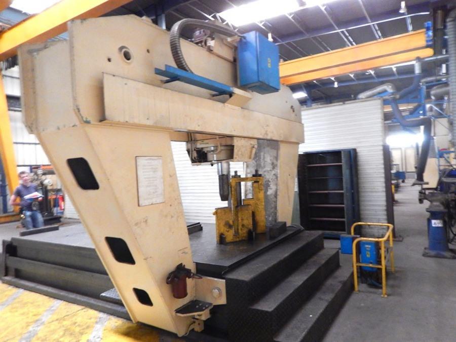 Comessa Mobile straightening press, 220 ton