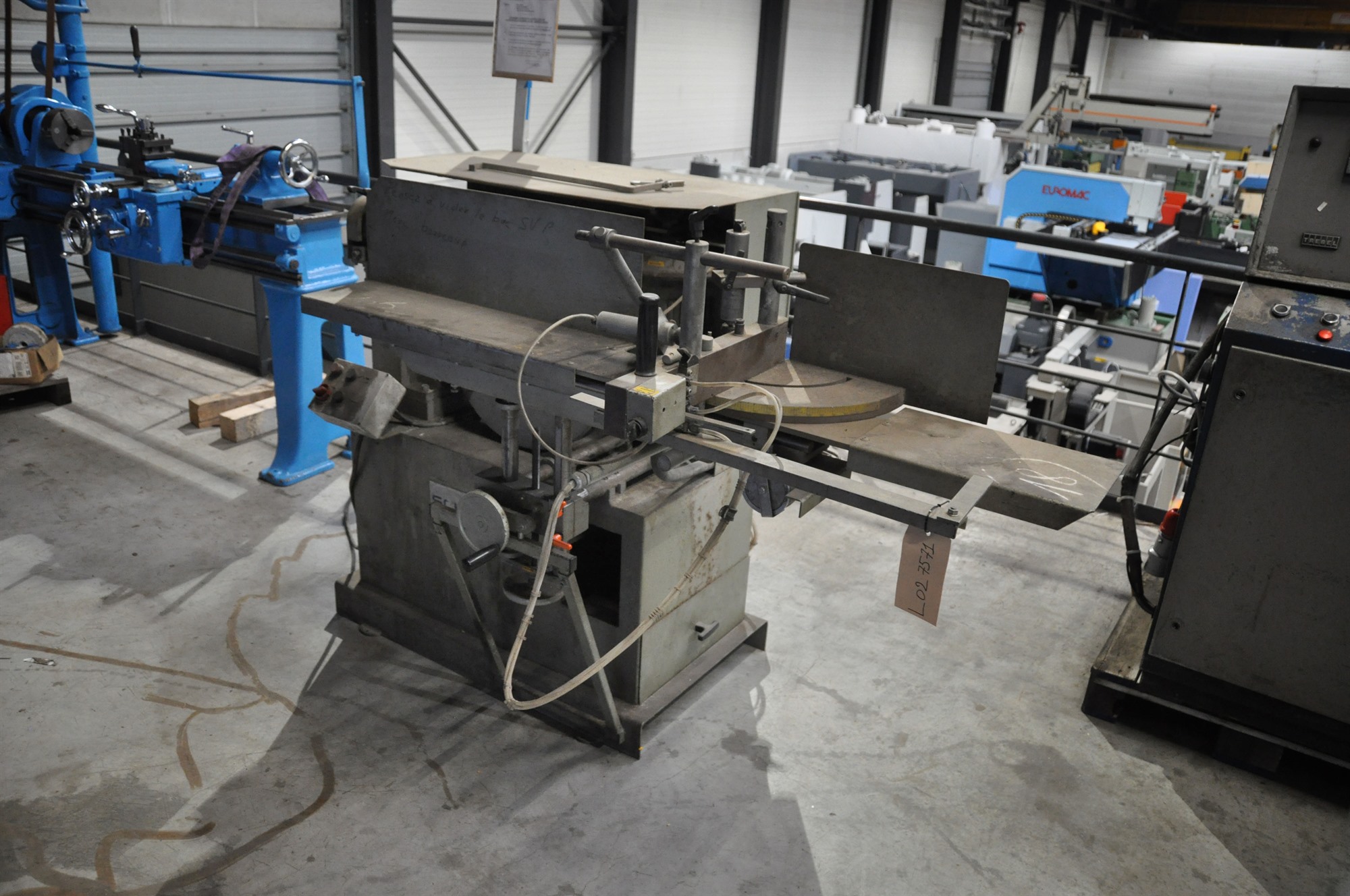 Schüco, notching saw