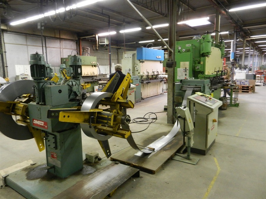 Dimeco decoil./ straight/ feeder, LVD punchpress