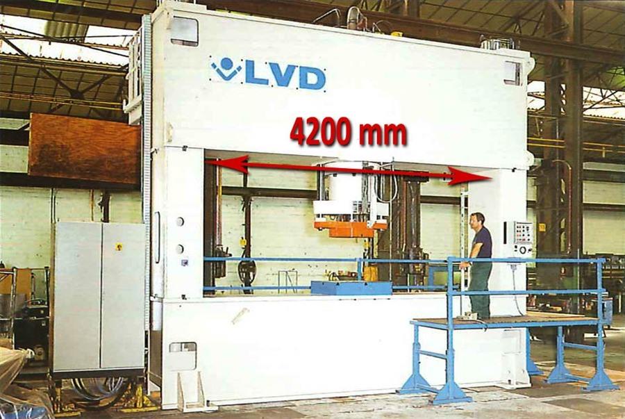 LVD 600 ton, Dish end forming press