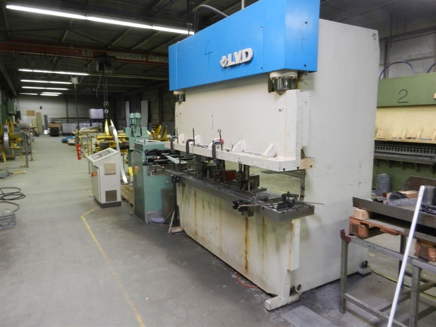 Dimeco decoil./ straight, LVD punchpress + rollforming