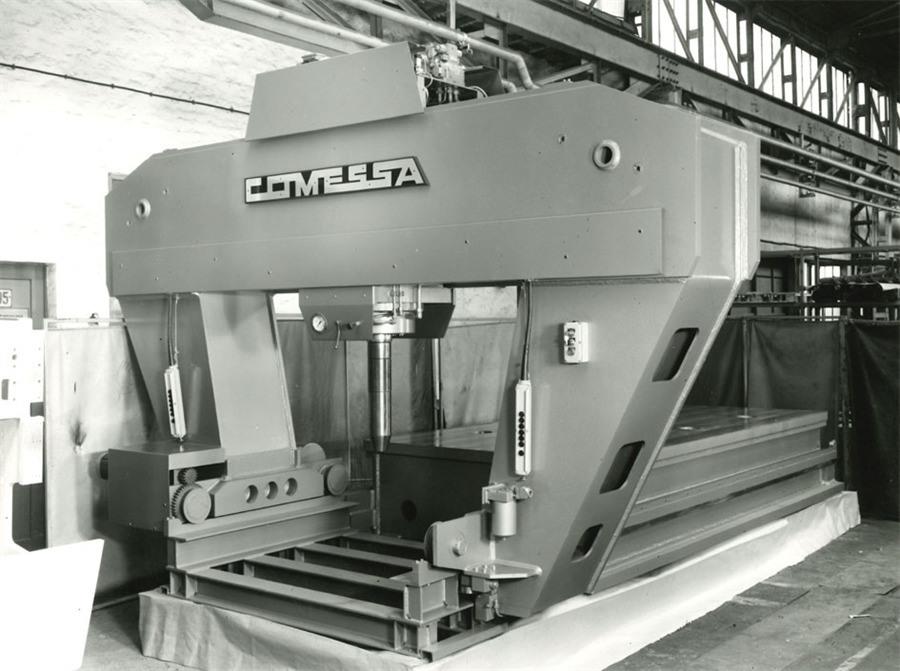 Comessa Mobile straightening press, 220 ton