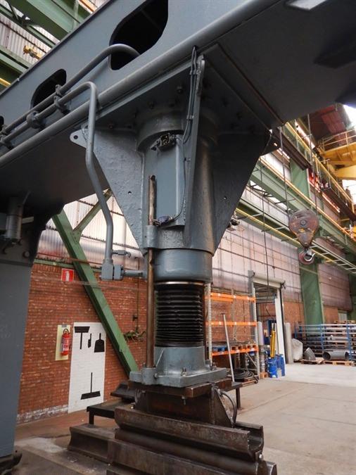 Nilland 300 ton, dish end forming press