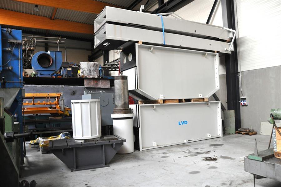 LVD 600 ton, Dish end forming press