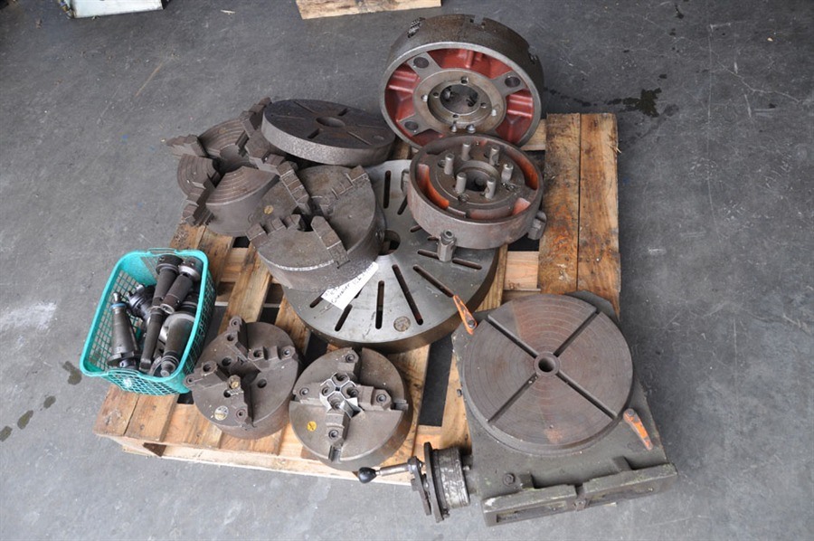 Various steadies for lathes